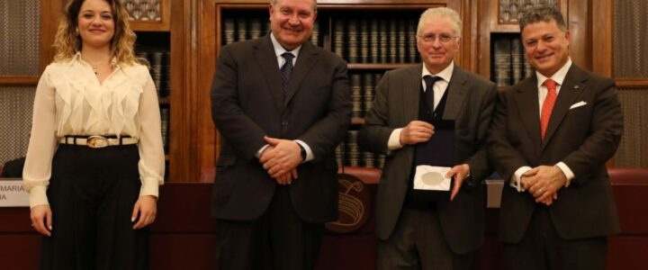 Giuseppe Novelli riceve il premio Ambasciatori d’Eccellenza Giuseppe Novelli riceve il premio Ambasciatori d’Eccellenza